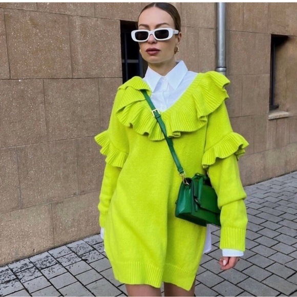 Like New ZARA RUFFLED KNIT SWEATER V - NECK
Fluorescent lime M-L - Picture 6 of 7